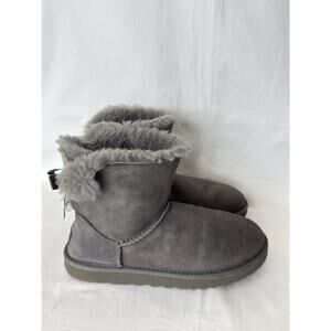 UGG Mini Bailey Bow II Boots Gray Suede Women’s Size 9 Cozy Winter Shoes.